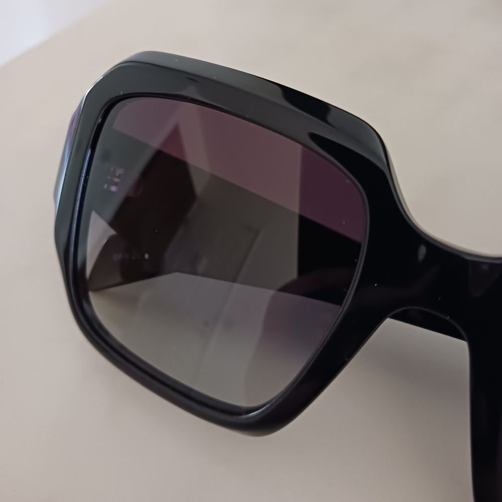 PRADA Logo Triangle‎ Women's Authentic Sunglasses - Picture 11 of 11